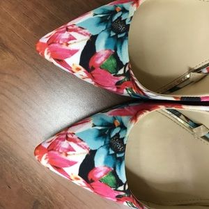 Jessica Simpson Floral Pumps